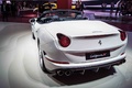 Ferrari California T blanc 3/4 arrière gauche 