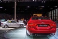 Jaguar XE S rouge face arrière 