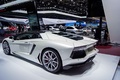 Lamborghini Aventador LP700-4 blanc 3/4 arrière gauche 