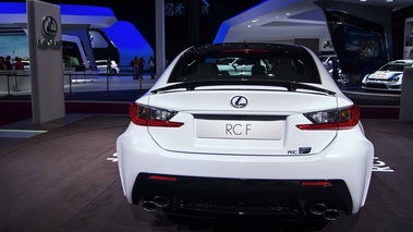 Lexus RCF blanc face arrière