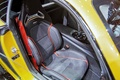 Mercedes AMG GT S jaune siège 