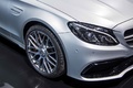 Mercedes C63 AMG S Estate gris satiné phare avant 