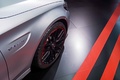 Mercedes C63 AMG S gris satiné logo aile avant