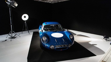 Mondial de l'Automobile de Paris 2016 - Alpine A210 bleu face avant