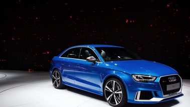 Mondial de l'Automobile de Paris 2016 - Audi RS3 Sedan bleu 3/4 avant droit