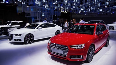 Mondial de l'Automobile de Paris 2016 - Audi S4 Avant rouge 3/4 avant gauche