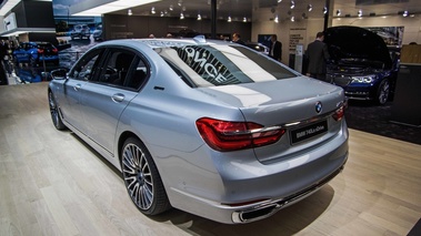 Mondial de l'Automobile de Paris 2016 - BMW 740Le xDrive gris 3/4 arrière gauche