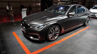 Mondial de l'Automobile de Paris 2016 - BMW M760Li xDrive anthracite mate 3/4 avant gauche