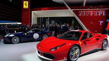 Mondial de l'Automobile de Paris 2016 - Ferrari 488 GTB rouge 3/4 avant gauche