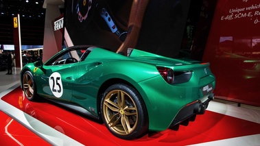 Mondial de l'Automobile de Paris 2016 - Ferrari 488 Spider vert 3/4 arrière gauche