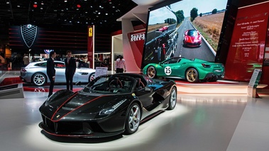 Mondial de l'Automobile de Paris 2016 - Ferrari LaFerrari Aperta noir 3/4 avant gauche