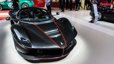 Mondial de l'Automobile de Paris 2016 - Ferrari LaFerrari Aperta noir face avant