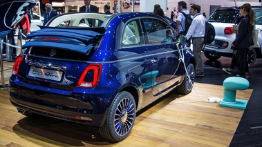 Mondial de l'Automobile de paris 2016 - Fiat 500C Riva bleu 3/4 arrière droit