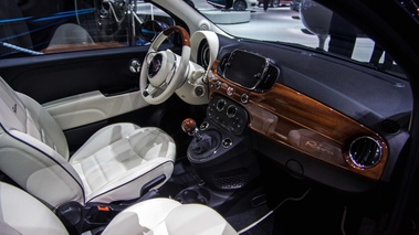 Mondial de l'Automobile de Paris 2016 - Fiat 500C Riva bleu intérieur