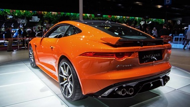 Mondial de l'Automobile de Paris 2016 - Jaguar F-Type SVR orange 3/4 arrière gauche