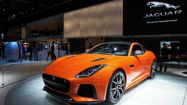 Mondial de l'Automobile de Paris 2016 - Jaguar F-Type SVR orange 3/4 avant gauche