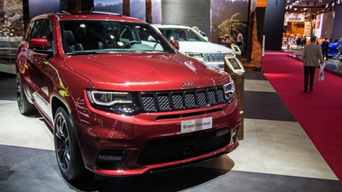 Mondial de l'Automobile de Paris 2016 - Jeep Grand Cheerokee SRT-8 rouge 3/4 avant droit