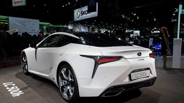 Mondial de l'Automobile de paris 2016 - Lexus LC500h blanc 3/4 arrière gauche