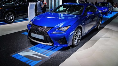 Mondial de l'Automobile de paris 2016 - Lexus RC F bleu 3/4 avant gauche