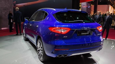 Mondial de l'Automobile de Paris 2016 - Maserati Levante SQ4 bleu 3/4 arrière gauche