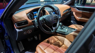 Mondial de l'Automobile de Paris 2016 - Maserati Levante SQ4 bleu intérieur