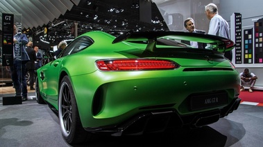 Mondial de l'Automobile de Paris 2016 - Mercedes AMG GTr vert mate 3/4 arrière gauche