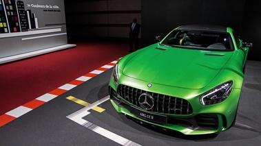 Mondial de l'Automobile de Paris 2016 - Mercedes AMG GTr vert mate face avant