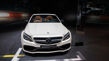 Mondial de l'Automobile de Paris 2016 - Mercedes C63s AMG Cabriolet blanc face avant