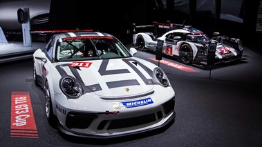 Mondial de l'Automobile de Paris 2016 - Porsche 991 GT3 Cup blanc face avant