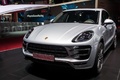 Mondial de l'Automobile de paris 2016 - Porsche Macan Turbo Pack Performance gris 3/4 avant gauche