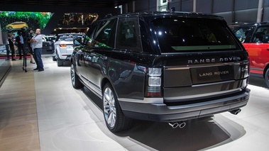 Mondial de l'Automobile de Paris 2016 - Range Rover L SV Autobiography noir/anthracite 3/4 arrière gauche