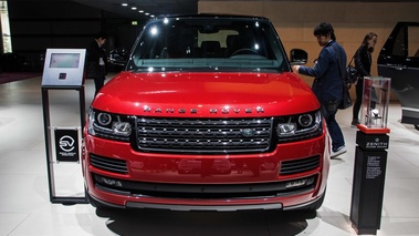 Mondial de l'Automobile de Paris 2016 - Range Rover SV Autobiography rouge face avant