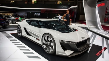 Mondial de l'Automobile de Paris 2018 - Audi PB18 e-tron 3/4 avant droit