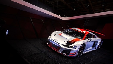 Mondial de l'Automobile de Paris 2018 - Audi R8 LMS GT3 Evo 3/4 avant gauche