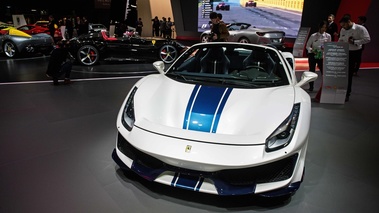 Mondial de l'Automobile de Paris 2018 - Ferrari 488 Pista Spider blanc/bleu face avant