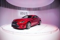 Mondial de l'Automobile de Paris 2018 - Lexus RC 300h rouge 3/4 avant gauche