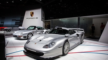 Mondial de l'Automobile de Paris 2018 - Porsche 911 GT1 gris 3/4 avant gauche