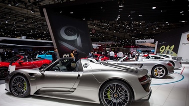 Mondial de l'Automobile de Paris 2018 - Porsche 918 Spyder anthracite profil