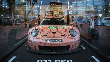 Mondial de l'Automobile de Paris 2018 - Porsche 991 RSR Pink Pig face avant