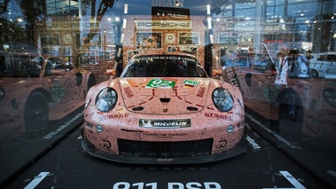Mondial de l'Automobile de Paris 2018 - Porsche 991 RSR Pink Pig face avant