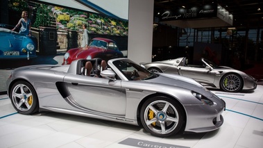 Mondial de l'Automobile de Paris 2018 - Porsche Carrera GT gris profil