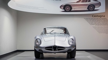 Museo Alfa Romeo - 2000 Sportiva gris face avant