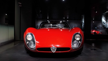 Museo Alfa Romeo - 33 Stradale rouge face avant