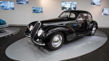 Museo Alfa Romeo - 6C 2500 Sport noir 3/4 avant gauche