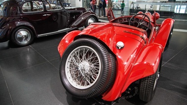 Museo Alfa Romeo - 8C 2300 Corto Mille Miglia rouge face arrière