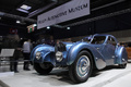 Rétromobile 2012 - Bugatti Type 57 SC Atlantic bleu 3/4 avant gauche 2