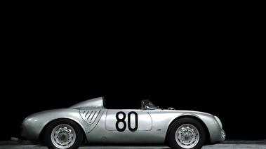 Rétromobile 2012 - Porsche 550 Spyder gris profil