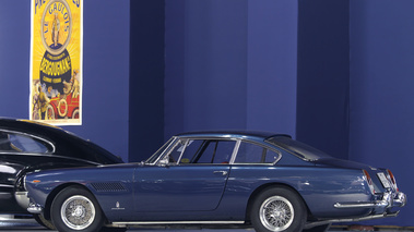 Vente Artcurial - Ferrari 250 GTE bleu profil