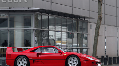 Vente Artcurial - Ferrari F40 rouge profil