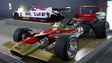 Rétromobile 2013 - Lotus rouge 3/4 avant gauche